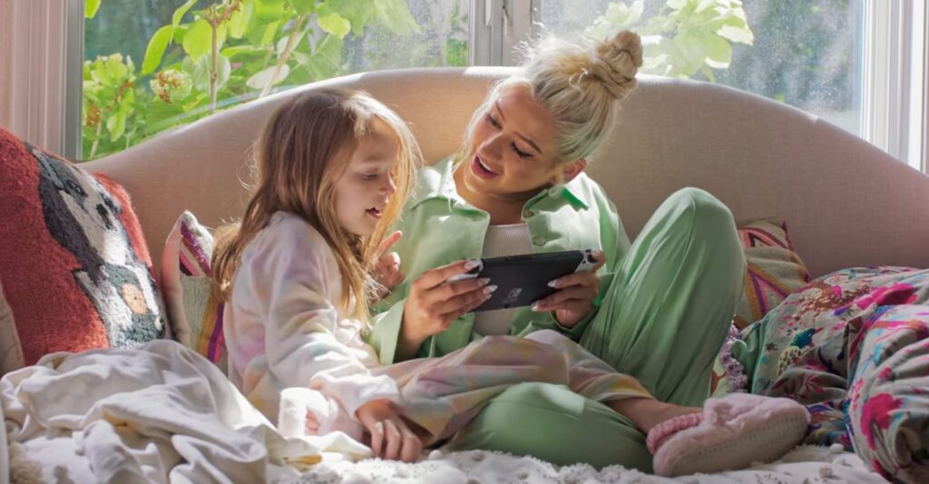 Christina Aguilera plays Pokémon Legends: Arceus